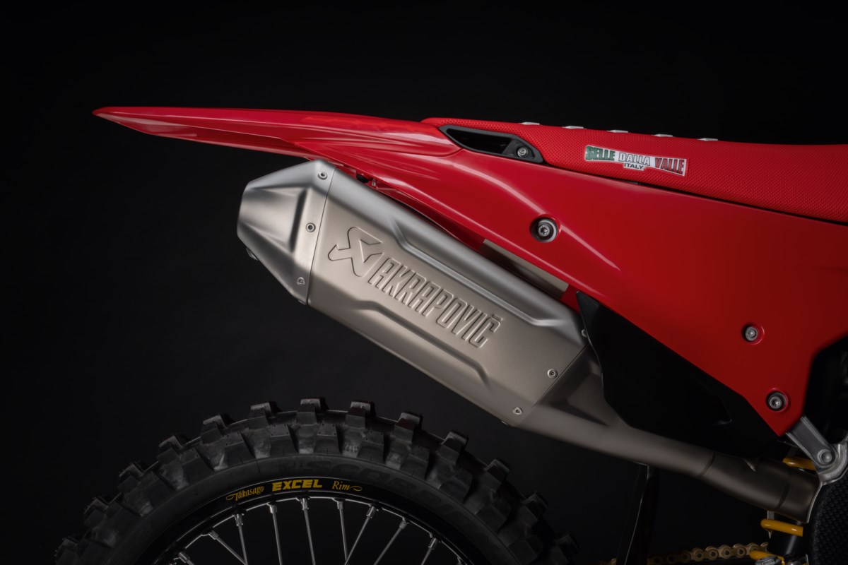 Komplette Auspuffeinheit aus Titan